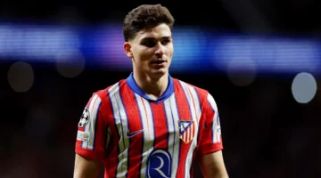 خطر إنجليزي يهدد صفقة برشلونة مع ألفاريز في دوري روشن